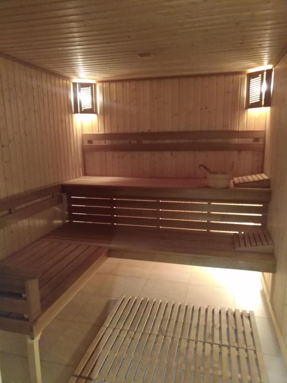 Viktoria Park Hotel Bucha Eksteriør bilde