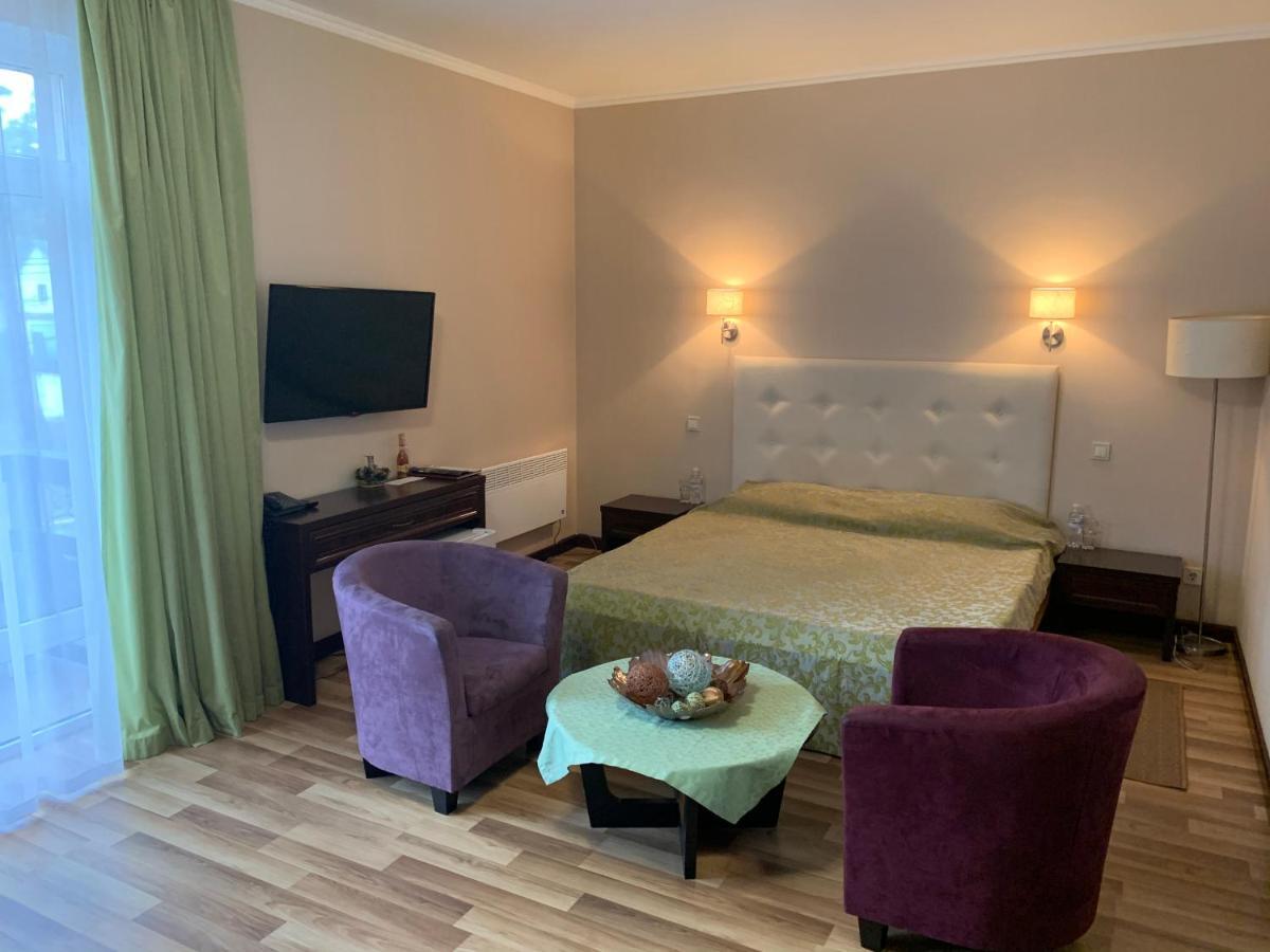 Viktoria Park Hotel Bucha Eksteriør bilde